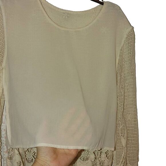Gimmicks By BKE Women's Cream Crochet Long Bell Sleeve Blouse Top Size S - Picture 10 of 12